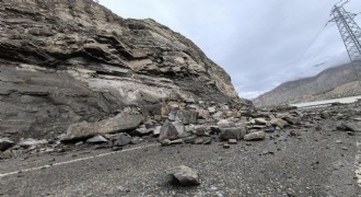 Eski Erzurum - Artvin yolunda heyelan